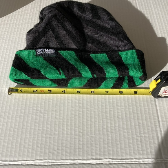 Flow Snowboarding Beanie Toque Hat Reversible Green & Black and Gray & Black - Picture 8 of 8